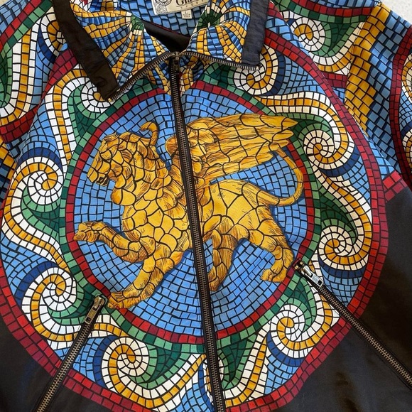 Vintage Giacca Sport Retro Mosaic Griffin Design Mock Neck Windbreaker Jacket - Picture 4 of 6